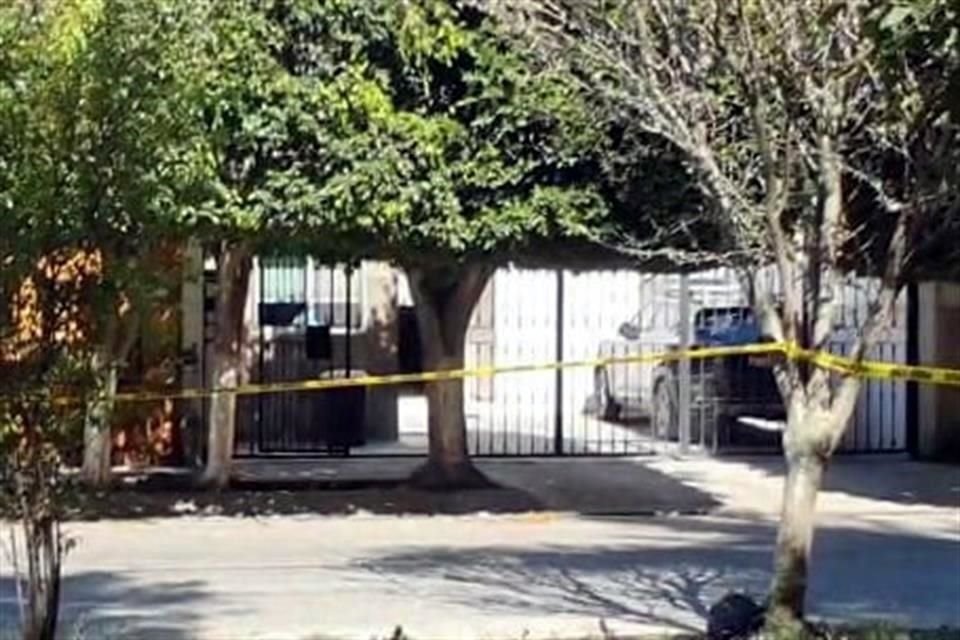 El atraco se registró poco después del mediodía en una casa habitación ubicada en el cruce de las Calles Berlioz y Brahms.
