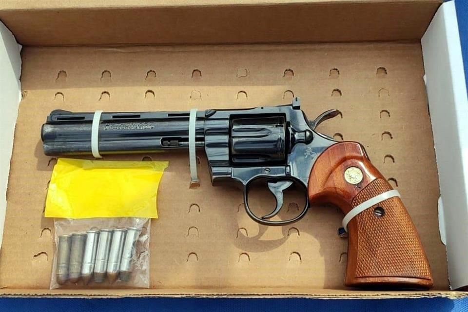 El arma calibre .357 tenía cartuchos útiles.