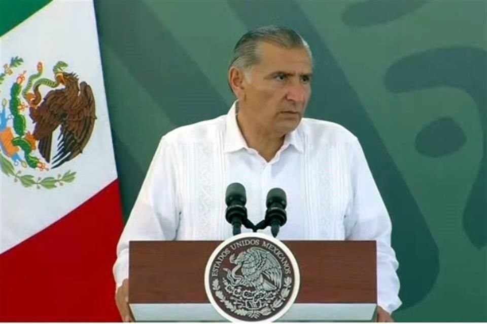 El titular de Segob estuvo presente en conferencia mañanera de AMLO en Colima.