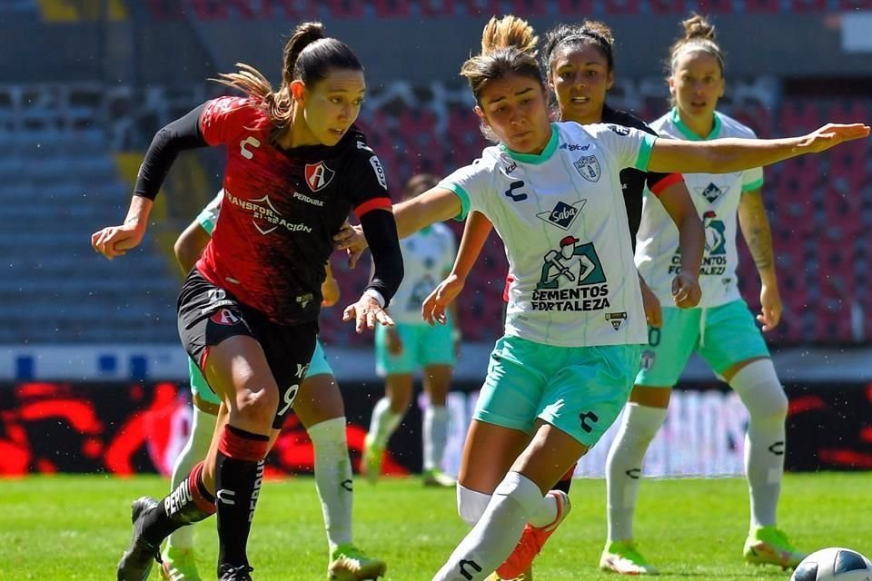 Atlas femenil logró otro agónico triunfo en el Estadio Jalisco al remontar el marcador y vencer 2-1 al Pachuca.