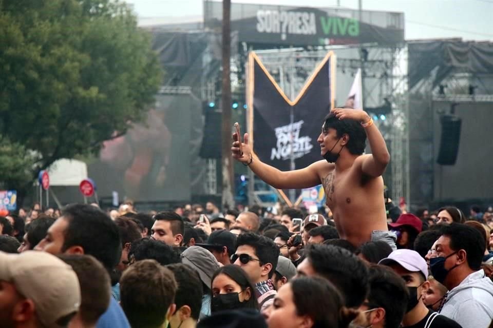 El frío no ha impedido a los asistentes de Pa'l Norte de disfrutar de la música en el segundo día del festival.