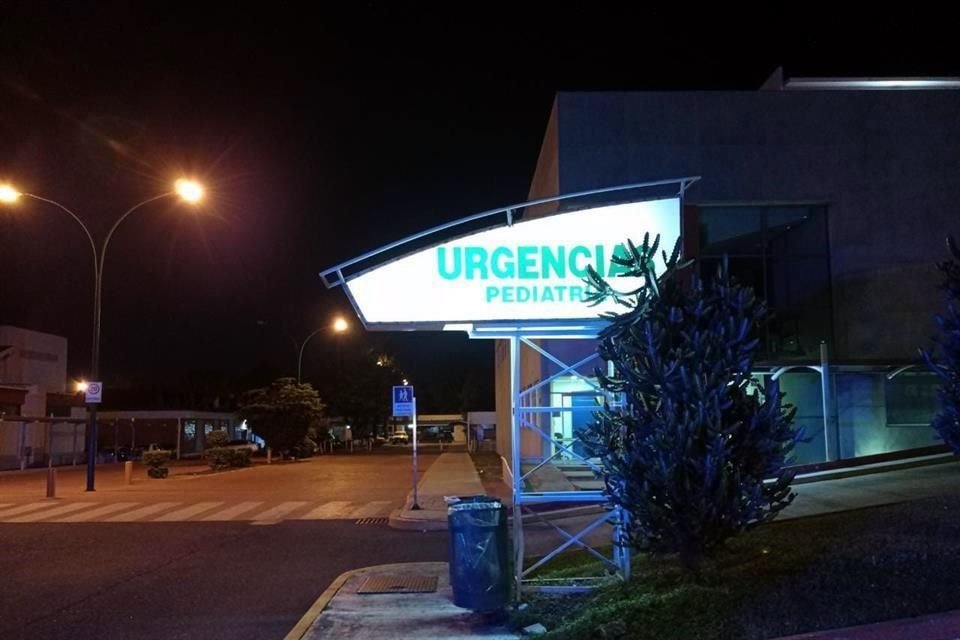 Autoridades investigan la muerte de un enfermero del Centro Médico, quien cayó del cuarto piso de la Torre de Especialidades de Pediatría.