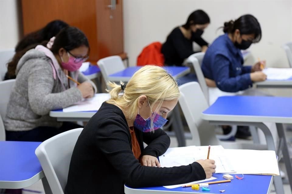 La vacunación ayudará a disminuir los contagios entre estudiantes de educación media superior.