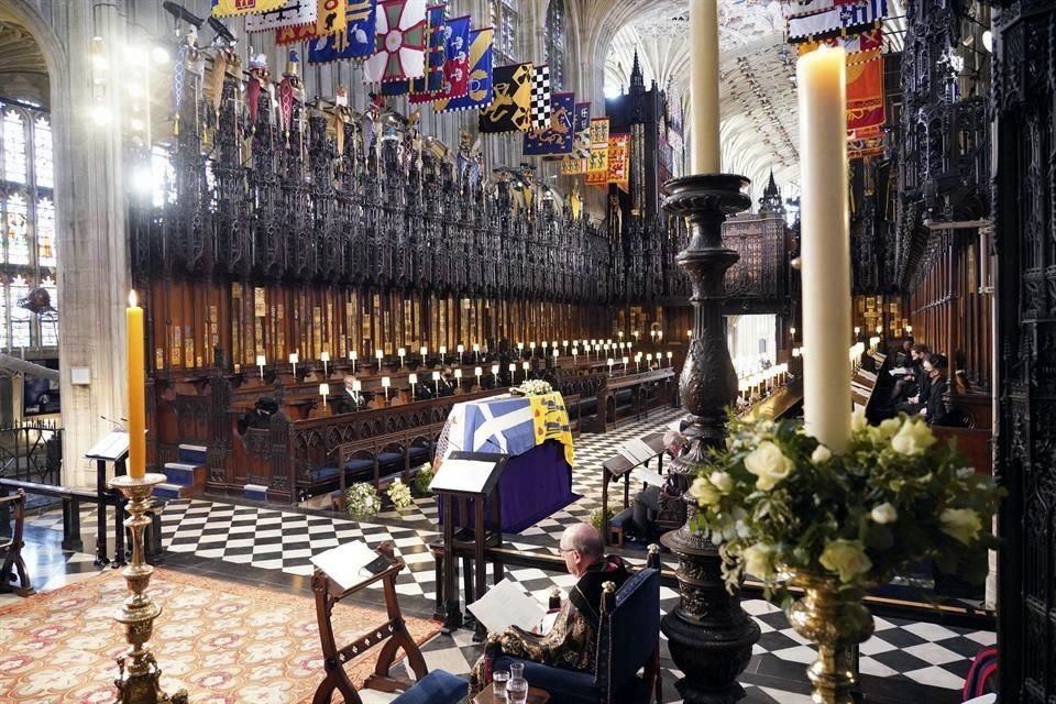 Por la pandemia, el funeral sólo contó con 30 asistentes. Sin embargo, se dice que la ceremonia fue bastante cercana a como el propio Príncipe Felipe la deseaba y había orquestado.