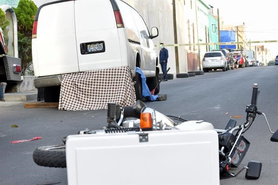 Un joven de 25 años murió al estrellar su motocicleta contra una camioneta en Analco.