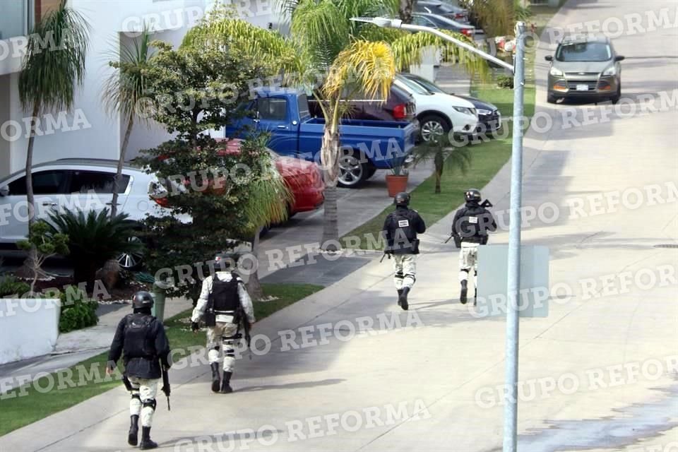 Los habitantes del residencial vivien momentos de tensión con la presencia de los uniformados.