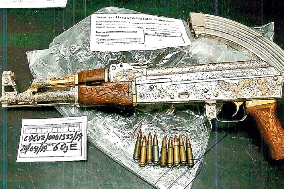En Pihuamo se han realizado cateos, asegurando armas largas, cartuchos de diversos calibres y cargadores.