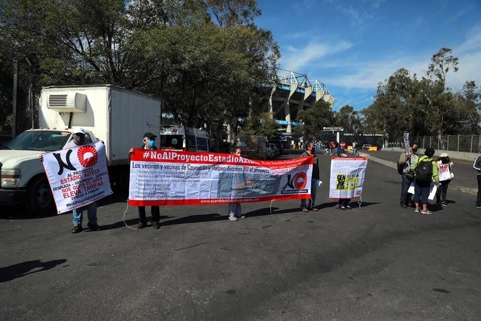 La protesta fue frente a las puertas 1 y 2 del Azteca.