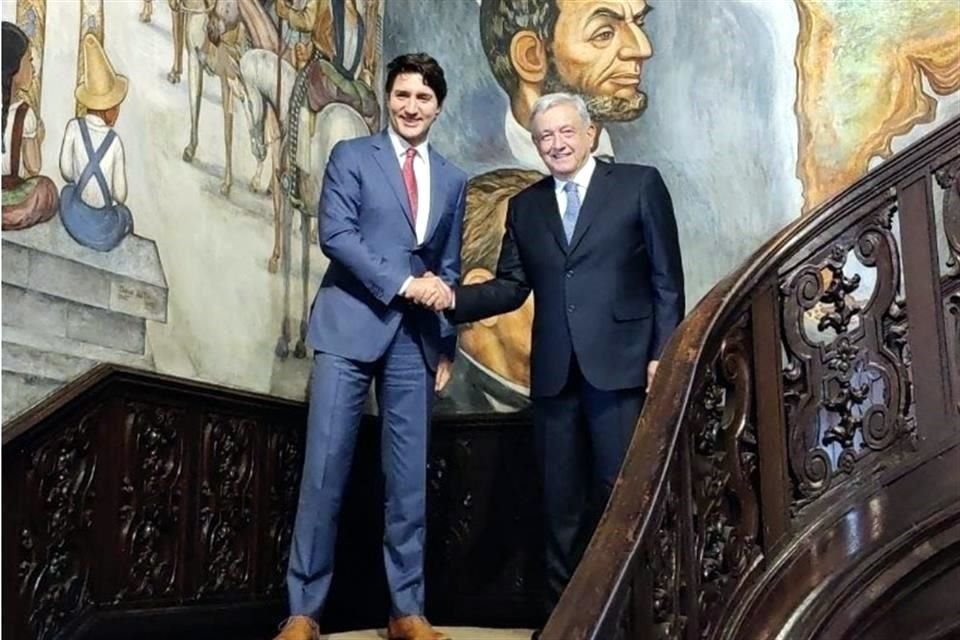 Los Mandatarios se reunieron en el Instituto Cultural Mexicano.