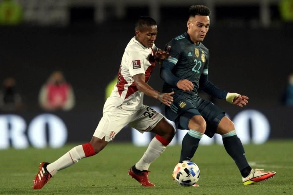 Pedro Aquino se reportó y jugó con la Selección Peruana y volvió lesionado.