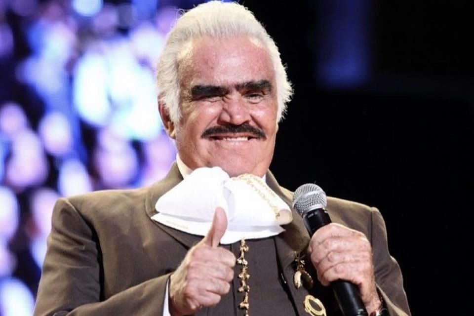 Vicente Fernández ganó el premio a Mejor Álbum de Música Ranchera/Mariachi en los Latin Grammy, mientras el cantante continúa hospitalizado.