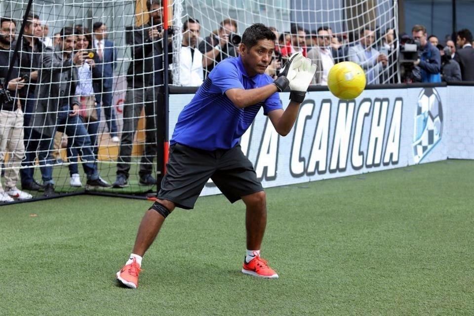 Jorge Campos acudió a tres mundiales con la Selección Nacional.