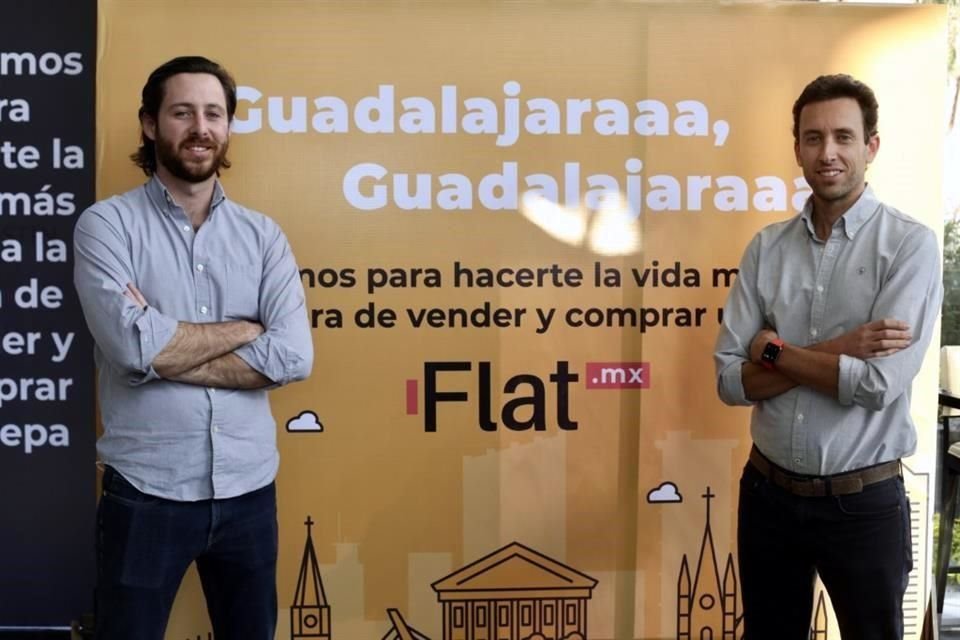Pablo Saldívar, director de Expansión, y Bernardo Cordero, cofundador de Flat.mx.