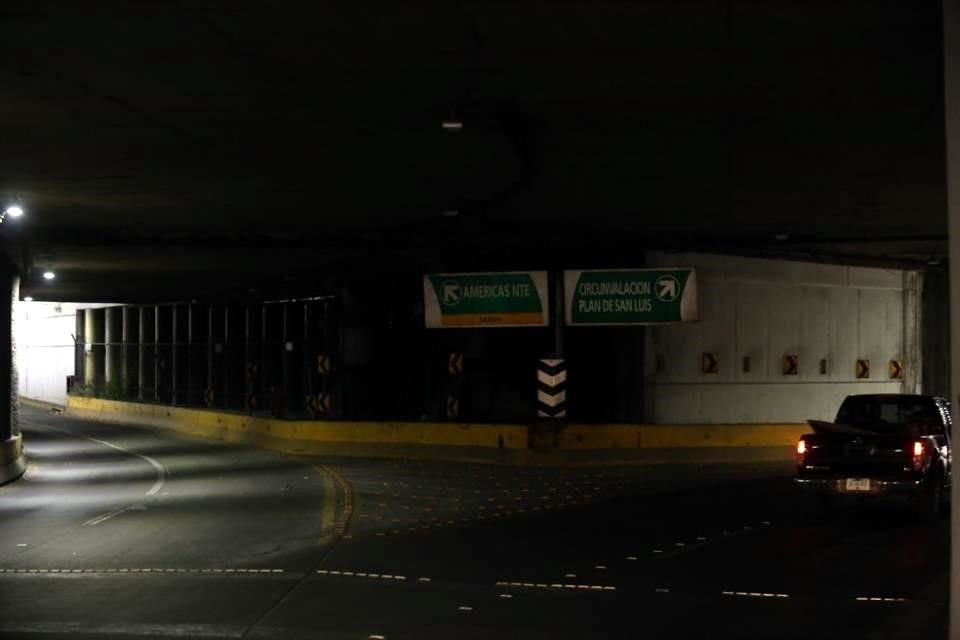 Túneles del Nodo Colón se quedaron ayer sin alumbrado en algunos tramos.