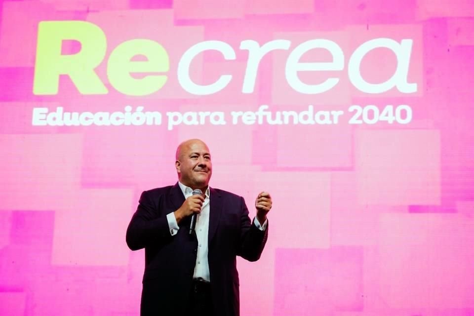 El Gobernador Enrique Alfaro estuvo presente ayer en la inauguración de Recrea Academy 2021.