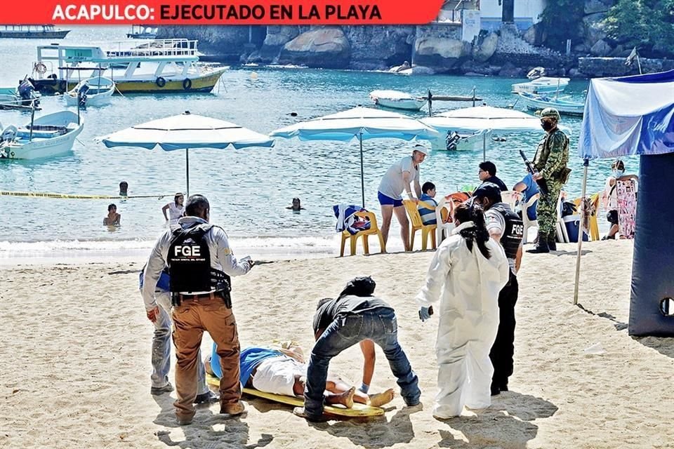 En Acapulco acribillaron a una persona en una playa llena de turistas.