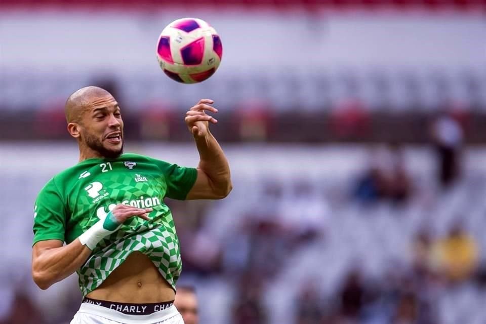 Matheus Doria se ha convertido en un pilar de la zaga central de Santos.