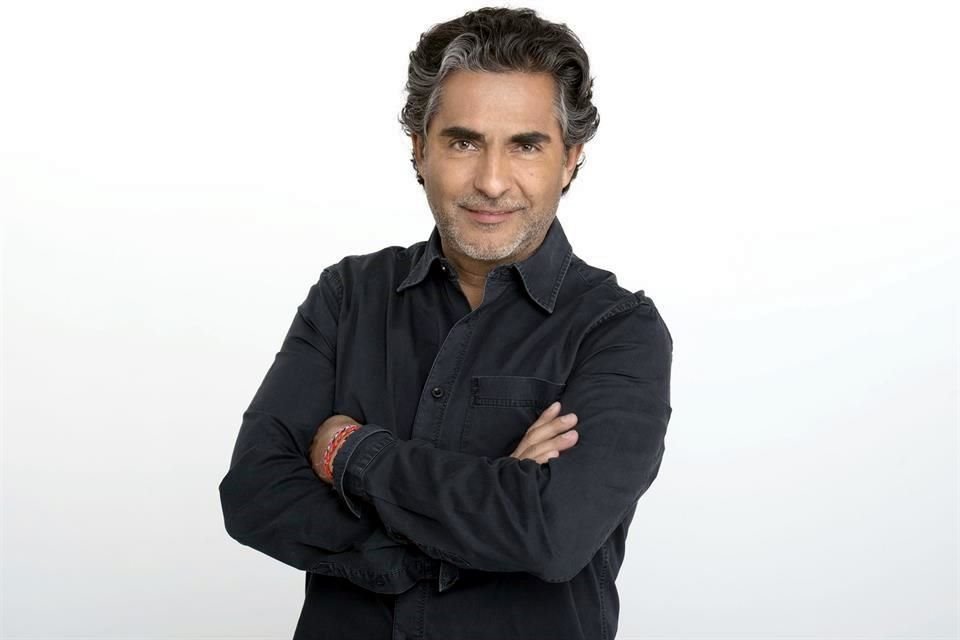 Raúl Araiza disfruta su buen momento que se refleja en las emisiones que conduce como Miembros al Aire, donde tiene más 10 años al frente.
