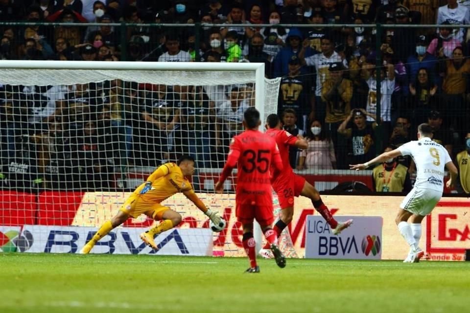Juan Dinenno marcó el segundo tanto auriazul.