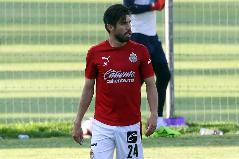 Oribe Peralta apenas anotó un par de goles en Chivas.