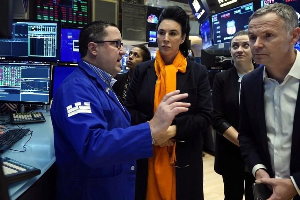 El martes, el Dow Jones subió 0.55 por ciento, a 35 mil 813.80 puntos; el S&P ganó 0.17 por ciento, a 4 mil 690.17 unidades, y el Nasdaq retrocedió 0.50 por ciento, a 15 mil 775.14 enteros.