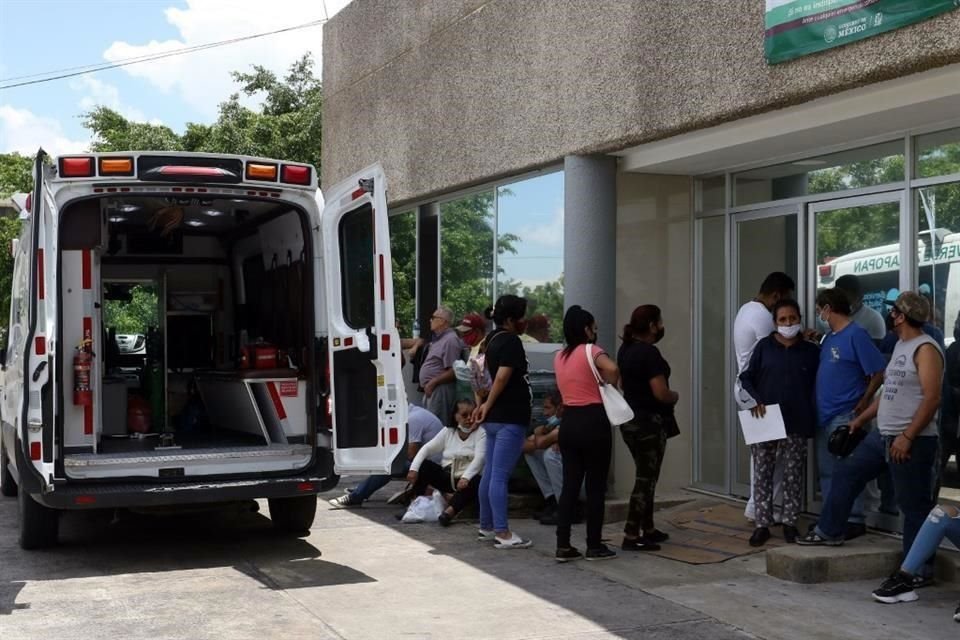 A principio de año, los hospitales se vieron rebasados por pacientes contagiados.