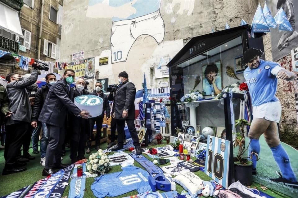 En Nápoles siguen llorando al argentino.