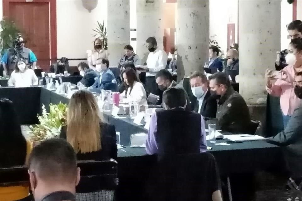 Pese a que este año más de 300 mil usuarios del Siapa se quedaron sin agua, el titular del organismo no explicó por qué el alza a la tarifa.