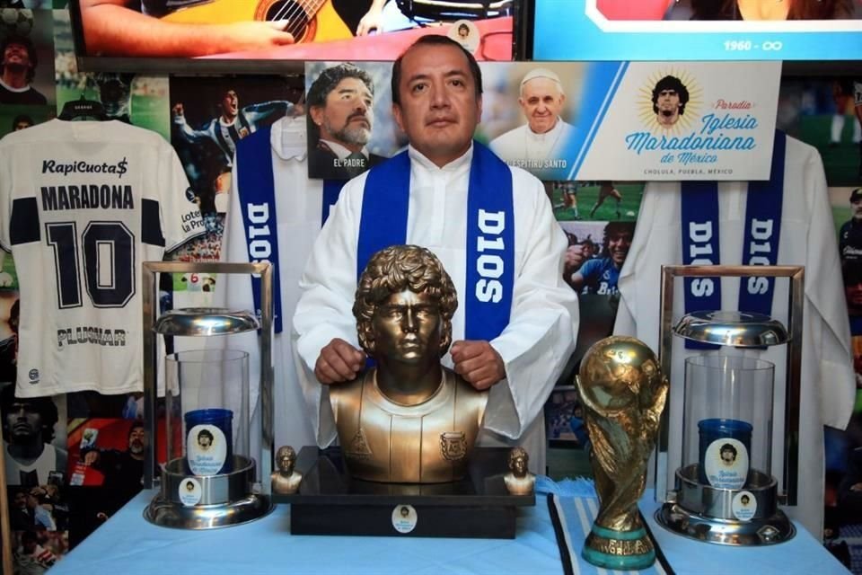 Vicente Avendaño es cura de la Iglesia Maradoniana en México.