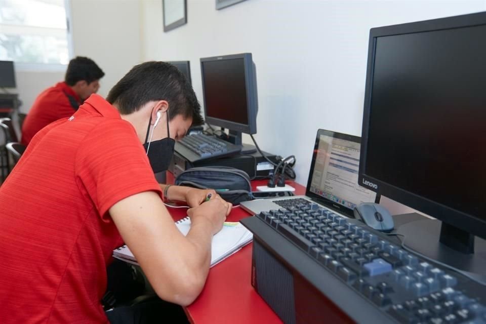 Luego de terminar la preparatoria, los futbolistas pueden estudiar inglés o una carrera.