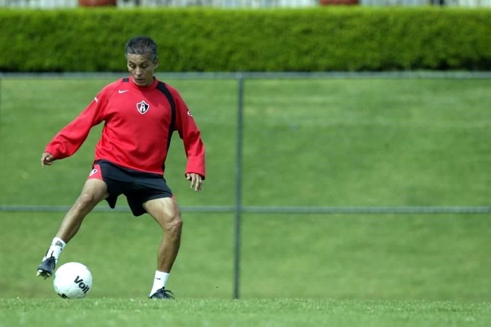 Sergio Bueno es el último técnico que clasificó al Atlas a una serie Semifinal y considera que su ex equipo debe ganarle al Monterrey.