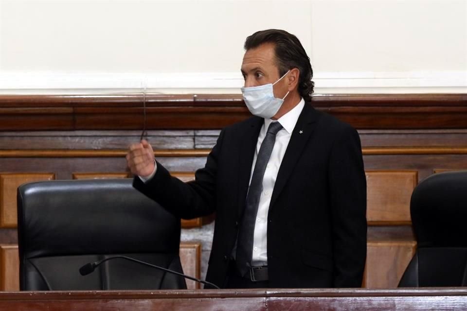 Pese a que se había opuesto con anterioridad, ahora Pablo Lemus calló sobre el alza a las tarifas del agua.