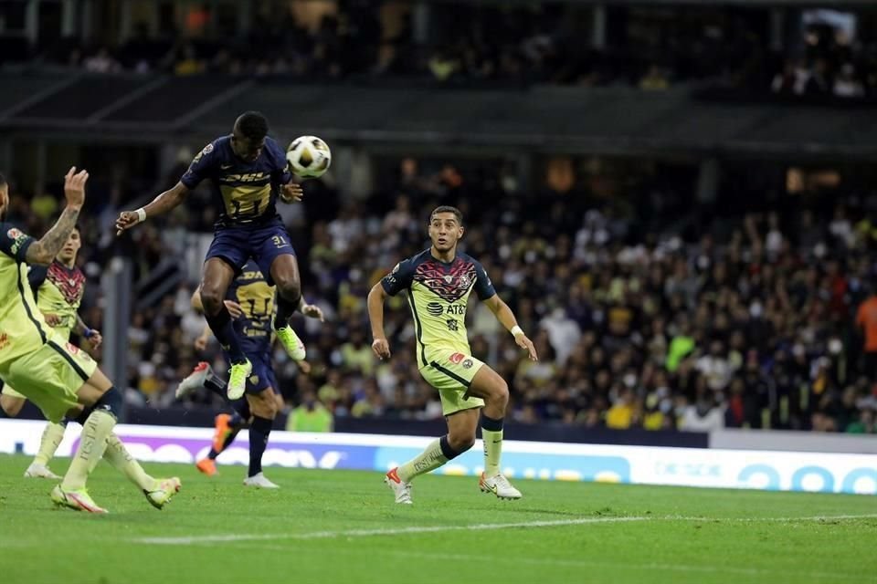 Washington Corozo marcó los dos goles felinos.