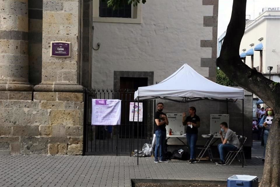 Las casillas tuvieron poca afluencia, hasta que llegó el Gobernador Enrique Alfaro.