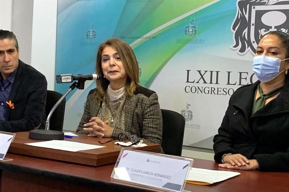 Diputada federal de Morena, Cecilia Márquez, acompañada de legisladores locales morenistas acusó que servidores públicos son obligados a participar en Consulta del Pacto Fiscal.