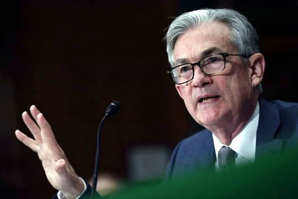 Jerome Powell dijo que la variante Ómicron podría impactar sobre la economía y aumentar la incertidumbre sobre la inflación.