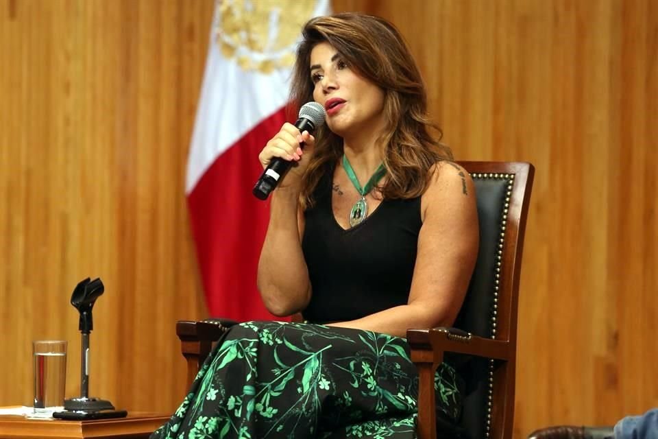 La Cátedra Julio Cortázar estuvo engalanada con el discurso de igualdad y libertad de la escritora y activista libanesa Joumana Haddad.