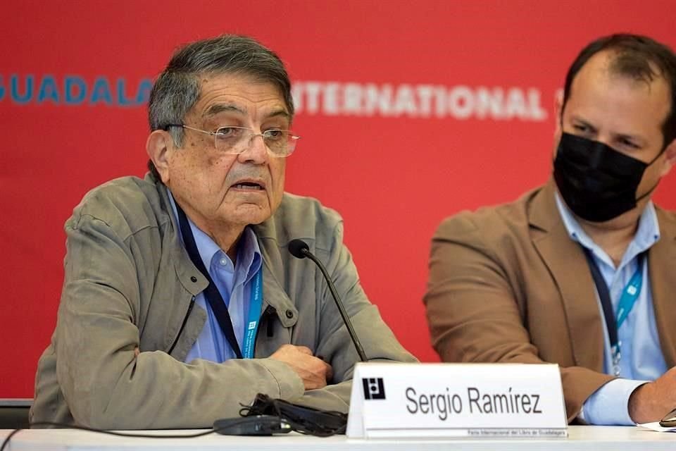 El escritor Sergio Ramírez, durante la mesa 'Los Diferentes Matices de la Censura: Desde la Presión del Gobierno hasta las Amenazas de Difamación y la Autocensura'.