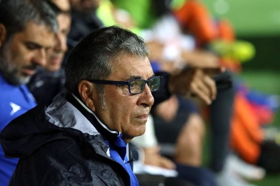Carlos Reinoso cree que cambiar a Córdova por Antuna sería aberrante.
