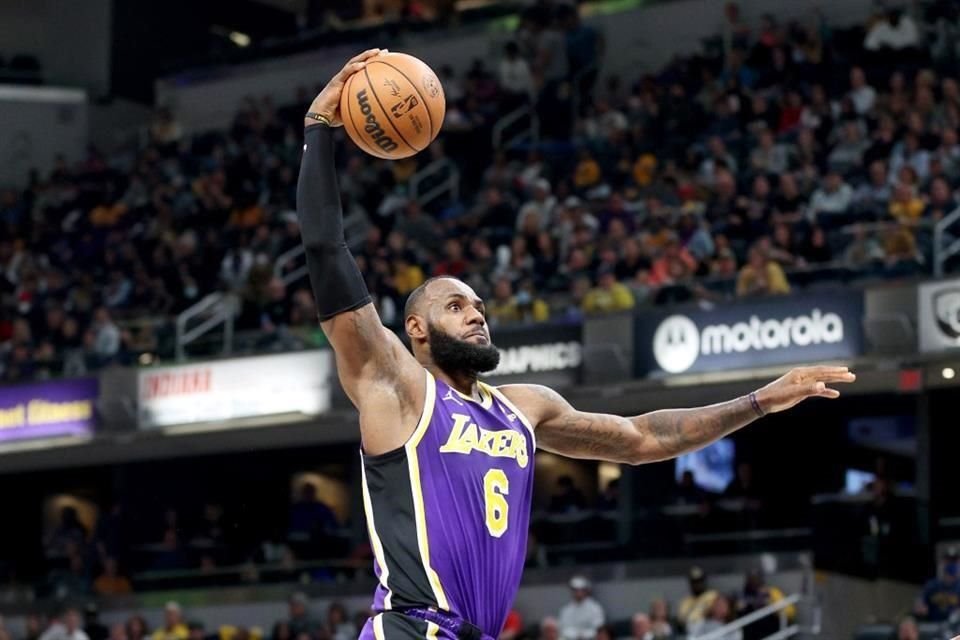 LeBron James habría estado en contacto con una persona contagiada de coronavirus.
