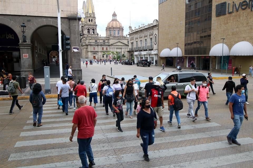 Con cielo mayormente despejado durante el día y por la noche y con pocas nubes, así permanecerá el clima el martes en la ZMG.