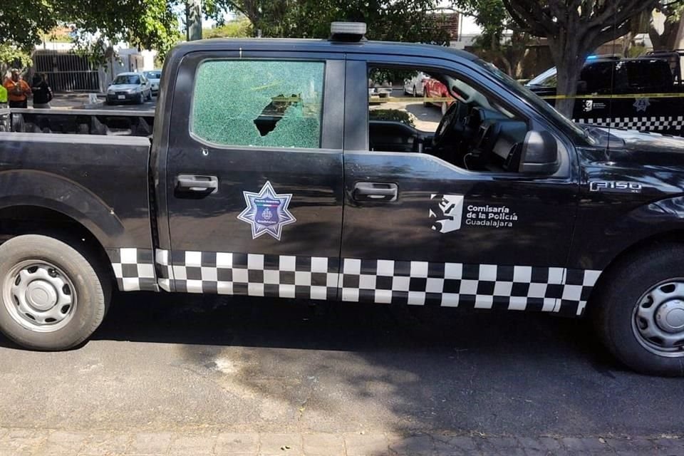 Patrulla con impactos de bala en el tiroteo de Chapalita