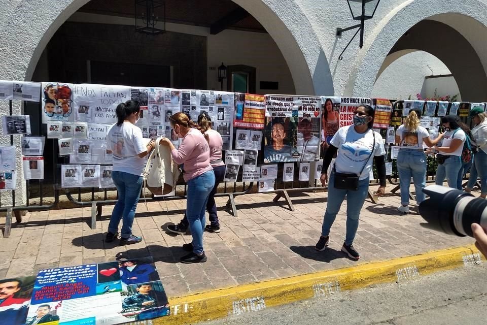 Por tercera vez en cinco días, familiares de desaparecidos protestan afuera de Casa Jalisco para reclamar resultados en sus investigaciones.