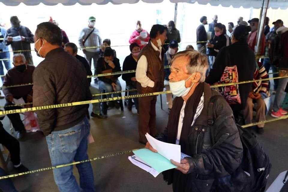 En la Preparatoria Regional Tonalá Norte y en el Domo Miguel Hidalgo las vacunas contra Covid-19 se acabaron.