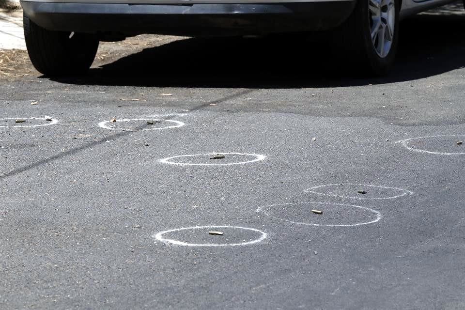 En la escena del crimen han sido procesados 102 casquillos de varios calibres.