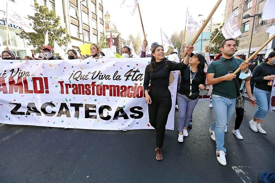 La delegada federal de Programas para el Desarrollo en Zacatecas, Verónica Díaz, encabezó la caravana proveniente de su estado.