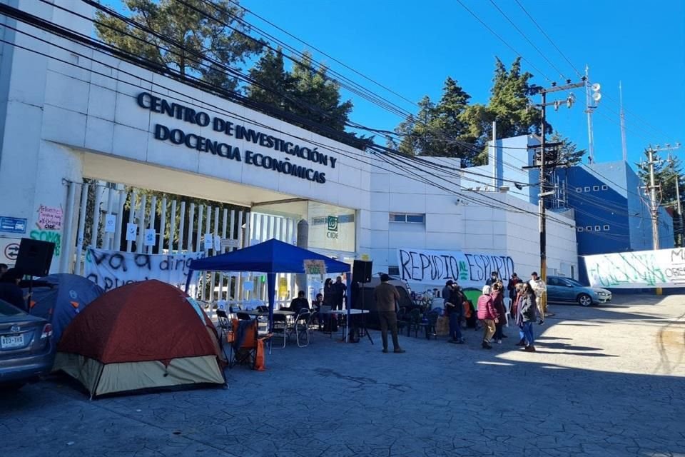 La cita fijada por Asamblea CIDE fue a las 11:00 horas, en el estacionamiento de la carretera federal de este centro.