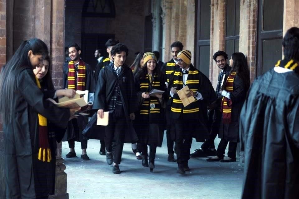 Durante un festival de Harry Potter, los estudiantes de la Universidad de Lahore convirtieron su plantel en Hogwarts.