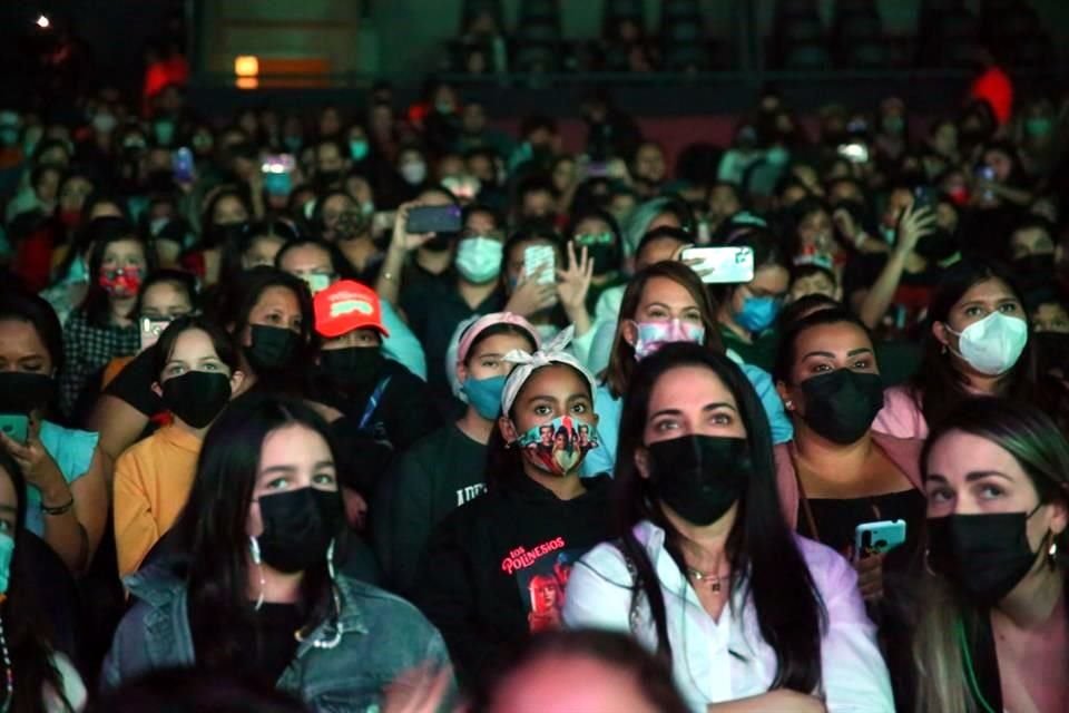 El público, en su mayoría niños y adolescentes, estalló en gritos y disfrutó el show de los creadores de contenido.