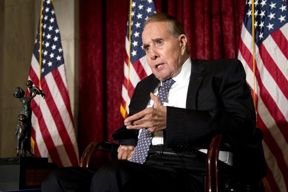 Bob Dole, durante una premiación en 2013.
